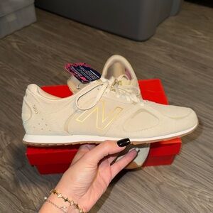 NWT New Balance 560 Issac Mizrahi Live Athletic Shoe Tan Wmn Sz 11 WL560QC1